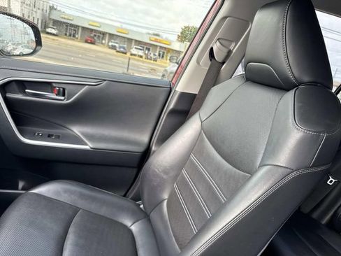 Used 2019 Toyota RAV4 Limited w/ Advanced Technology Package image 21