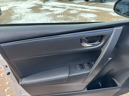 Used 2017 Toyota Corolla SE image 12