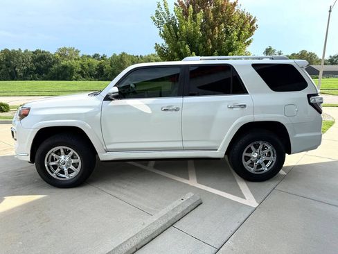 Used 2017 Toyota 4Runner Limited AWD/4WD image 5