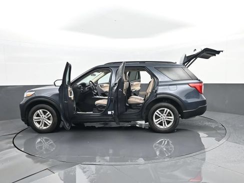 Used 2024 Ford Explorer XLT w/ Equipment Group 202A AWD/4WD image 32