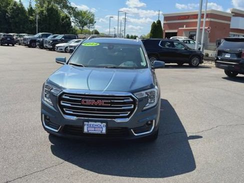 Certified 2024 GMC Terrain SLT w/ Infotainment Package II AWD/4WD image 3