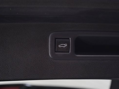 Used 2025 Toyota Highlander XSE AWD/4WD image 19