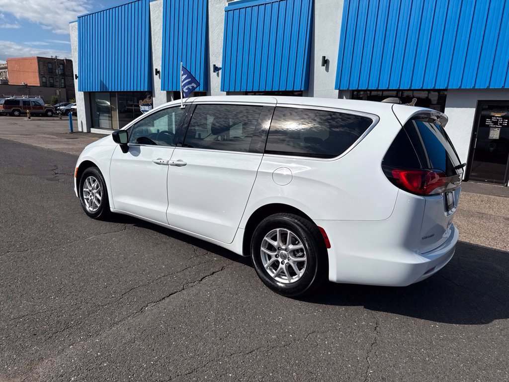 Used 2024 Chrysler Voyager LX FWD image 15