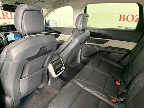 Used 2025 Lincoln Nautilus Premier AWD/4WD image 14