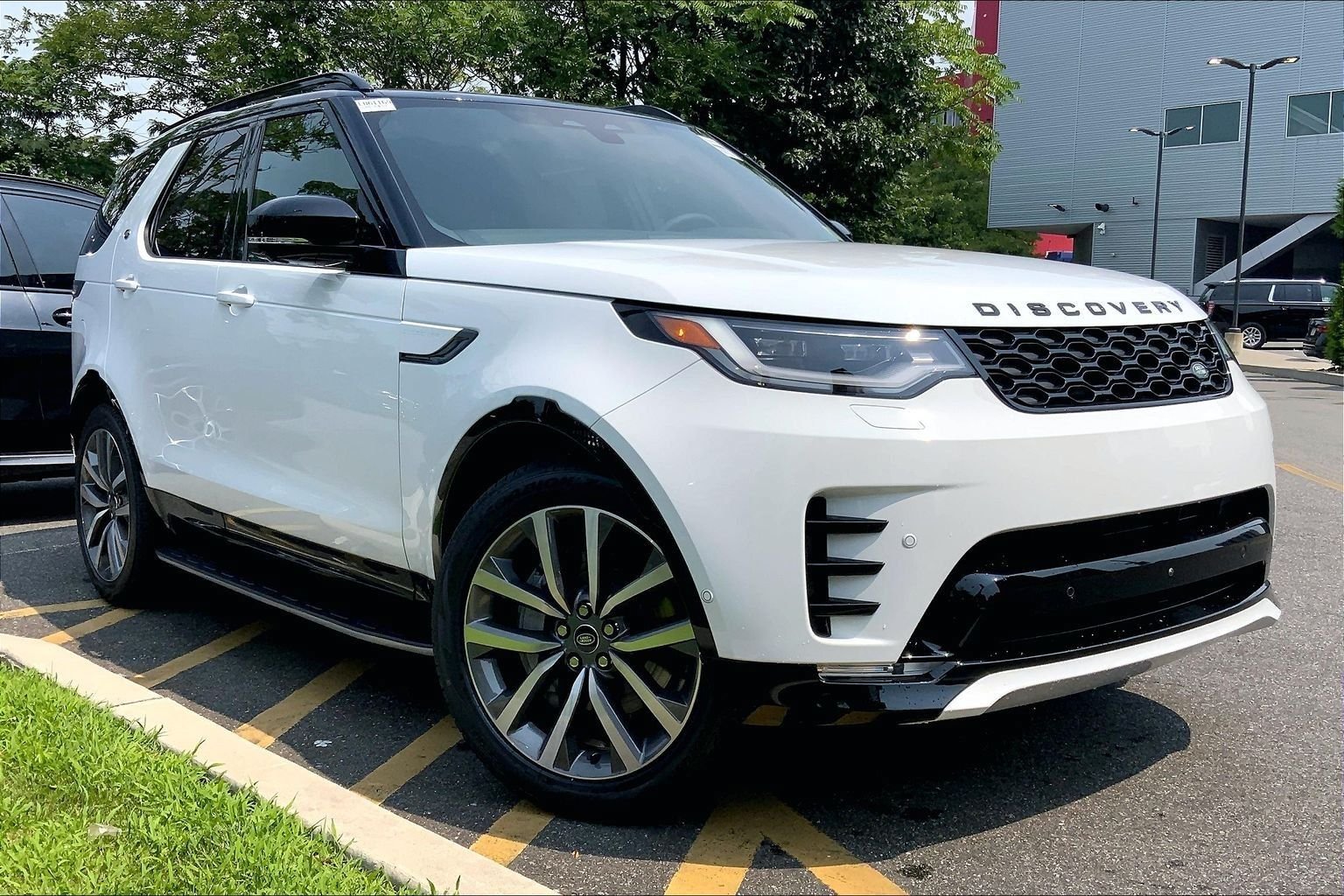 New 2026 Land Rover Discovery Dynamic SE AWD/4WD image 2