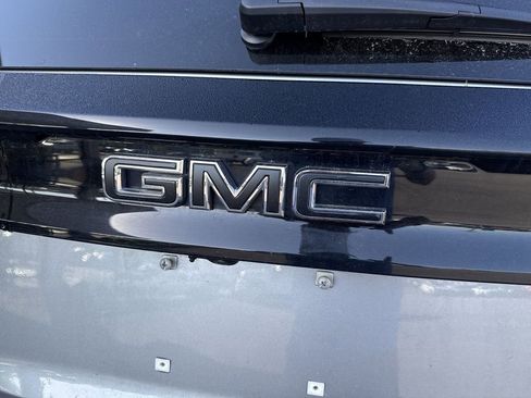 Used 2025 GMC Acadia Elevation w/ Elevation Premium Package AWD/4WD image 7