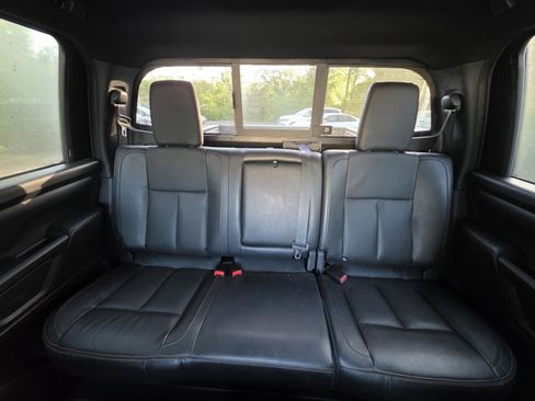 Used 2019 Nissan Titan SL w/ Midnight Edition image 27