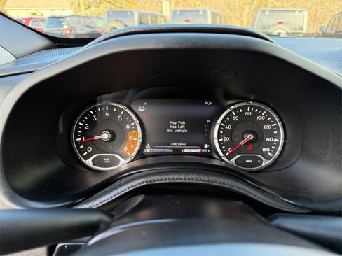 Used 2022 Jeep Renegade Latitude w/ Convenience Group image 24