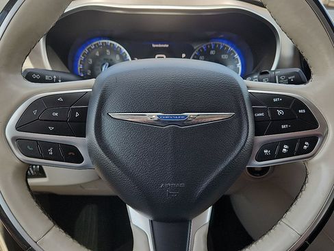 Used 2019 Chrysler Pacifica Limited w/ Advanced Safetytec Group FWD image 11