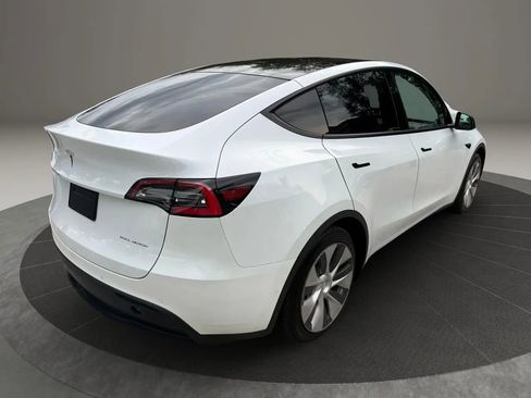 Used 2021 Tesla Model Y Long Range image 5