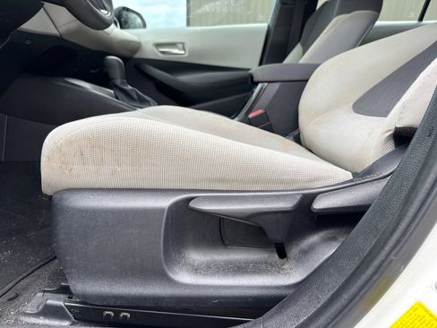 Used 2021 Toyota Corolla LE FWD image 25
