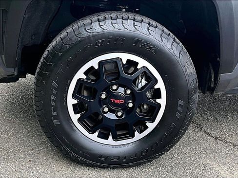 Used 2024 Toyota Tacoma TRD Off-Road AWD/4WD image 7