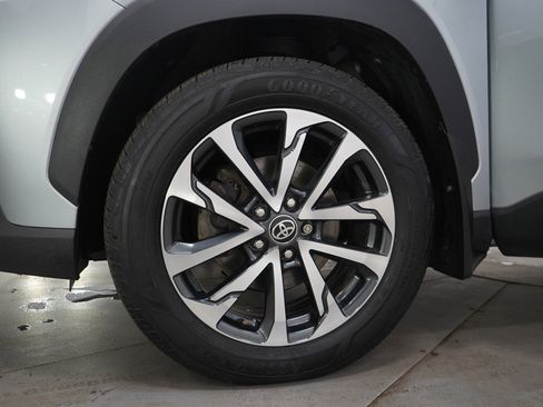 Used 2022 Toyota Corolla Cross XLE image 31