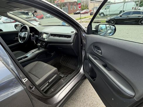 Used 2022 Honda HR-V LX image 14