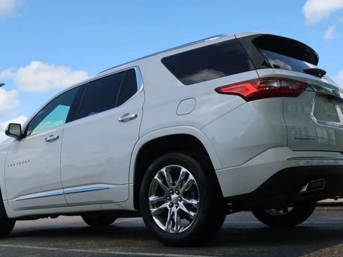 Used 2021 Chevrolet Traverse High Country FWD image 13