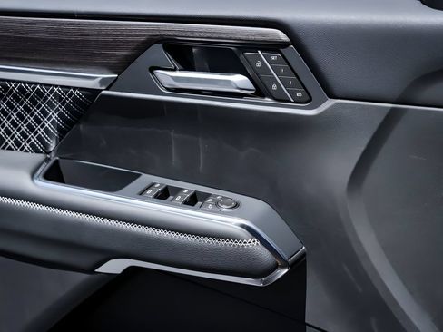 New 2026 GMC Acadia Denali w/ Super Cruise Package FWD image 17