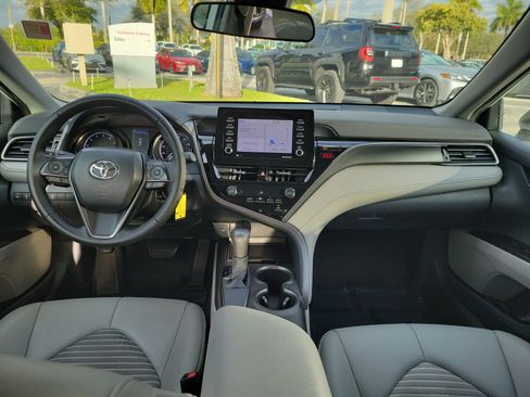 Used 2021 Toyota Camry SE image 11
