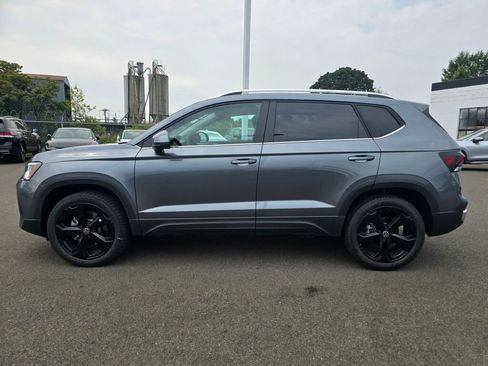 New 2025 Volkswagen Taos SEL image 7