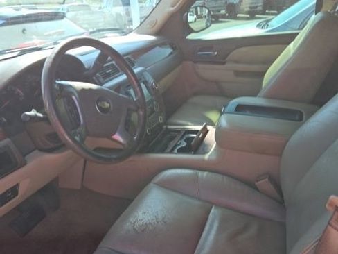 Used 2013 Chevrolet Avalanche LTZ RWD image 6