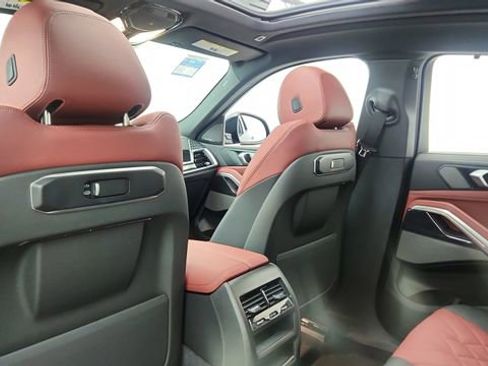 Used 2025 BMW X6 xDrive40i w/ Executive Package image 30