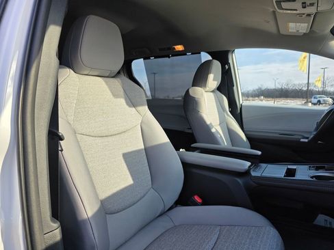 Used 2026 Toyota Sienna LE image 35