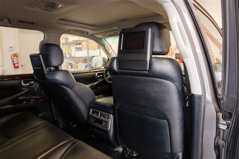 Used 2015 Lexus LX 570 4WD w/ Luxury Package image 33