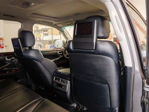Used 2015 Lexus LX 570 4WD w/ Luxury Package image 33