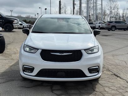 New 2026 Chrysler Pacifica Select
