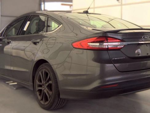 Used 2018 Ford Fusion SE w/ Equipment Group 201A FWD image 5