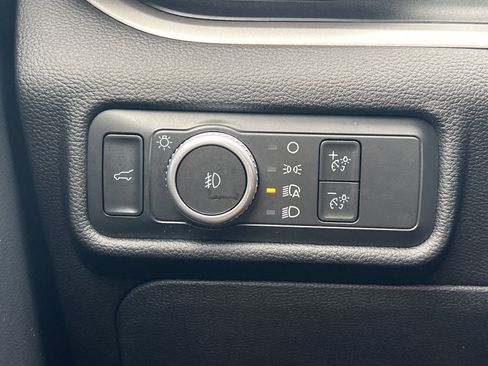 Certified 2022 Ford Explorer XLT w/ Equipment Group 202A image 17