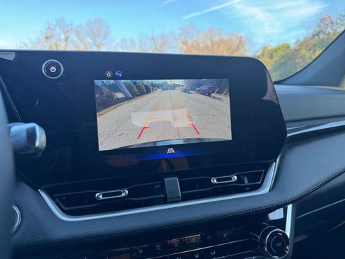 Used 2025 Chevrolet Equinox LT image 17