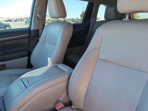 Used 2016 Toyota Highlander Limited image 15