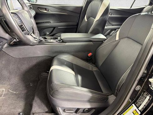 Used 2025 Toyota Camry SE FWD image 9