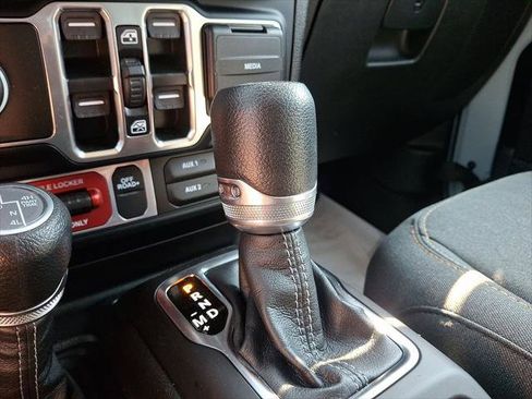 Used 2024 Jeep Wrangler Unlimited AWD/4WD image 15