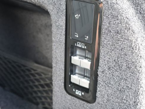 Used 2023 Land Rover Range Rover Long Wheelbase Autobiography image 10