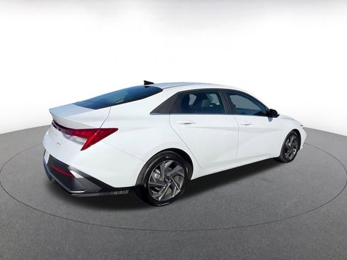 Used 2025 Hyundai Elantra Limited image 14