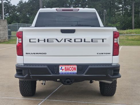 New 2026 Chevrolet Silverado 1500 Custom Trail Boss w/ LPO, Dark Essentials Package AWD/4WD image 4