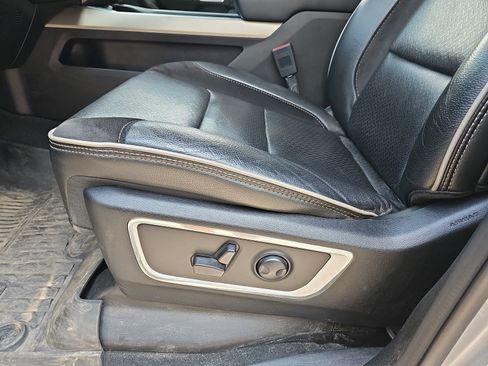 Used 2022 RAM 1500 Laramie AWD/4WD image 16