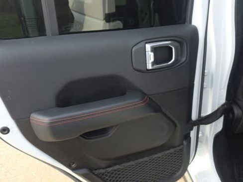 Used 2022 Jeep Wrangler Unlimited Rubicon w/ Xtreme Recon 35" Tire Package image 15