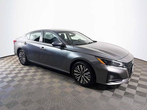 Certified 2023 Nissan Altima 2.5 SV FWD image 3