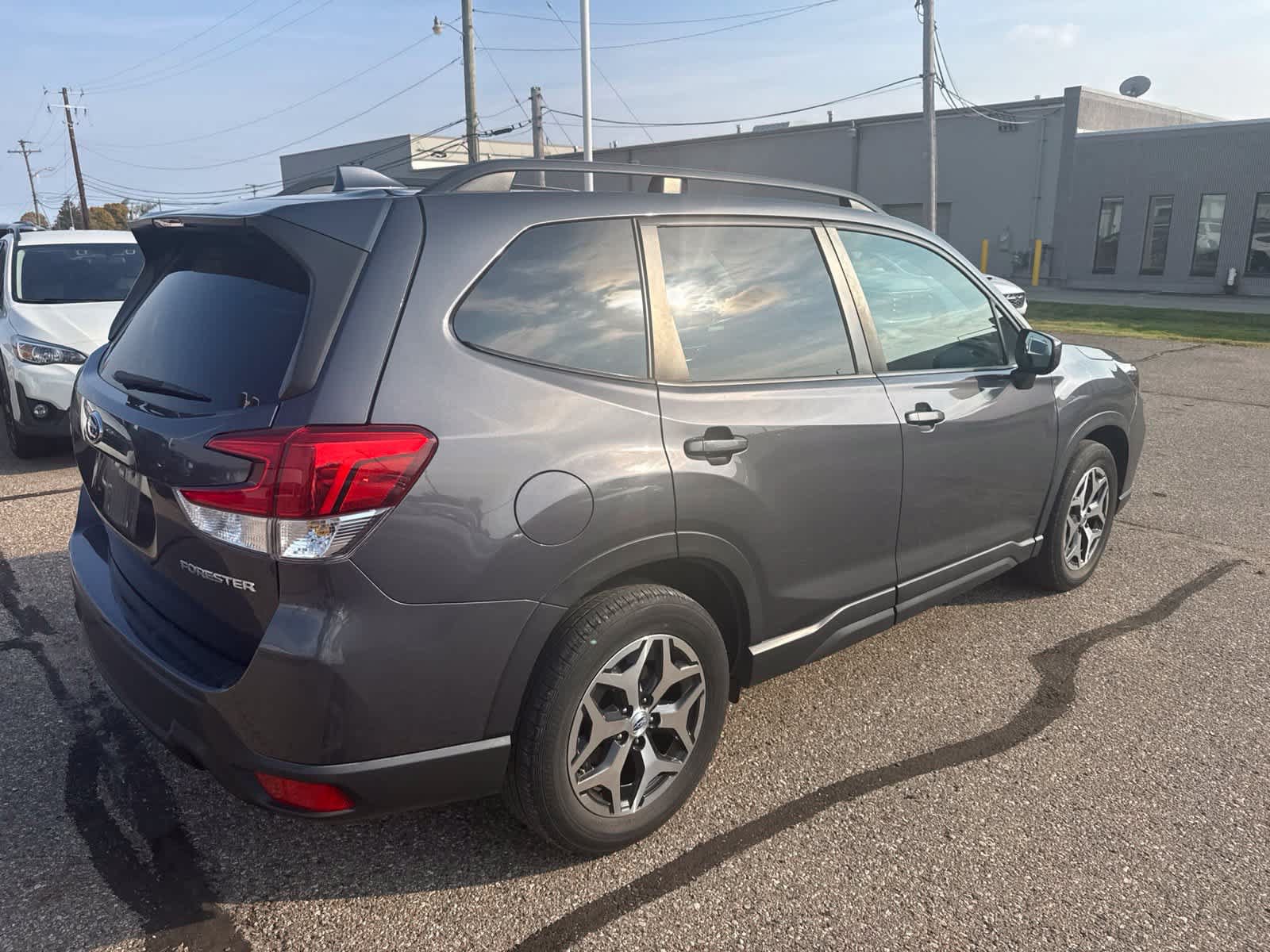Used 2020 Subaru Forester Premium AWD/4WD image 3