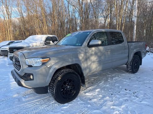 Used 2019 Toyota Tacoma SR image 5