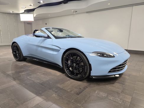 Used 2022 Aston Martin V8 Vantage Roadster image 1
