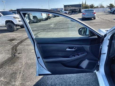 Used 2025 Nissan Sentra SV image 12