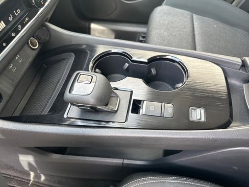 Used 2024 Nissan Rogue SV image 11