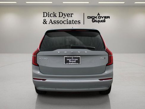 New 2026 Volvo XC90 B6 Ultra w/ Protection Package image 4