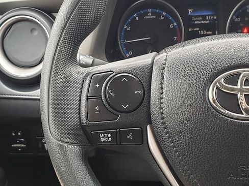 Used 2018 Toyota RAV4 LE image 24