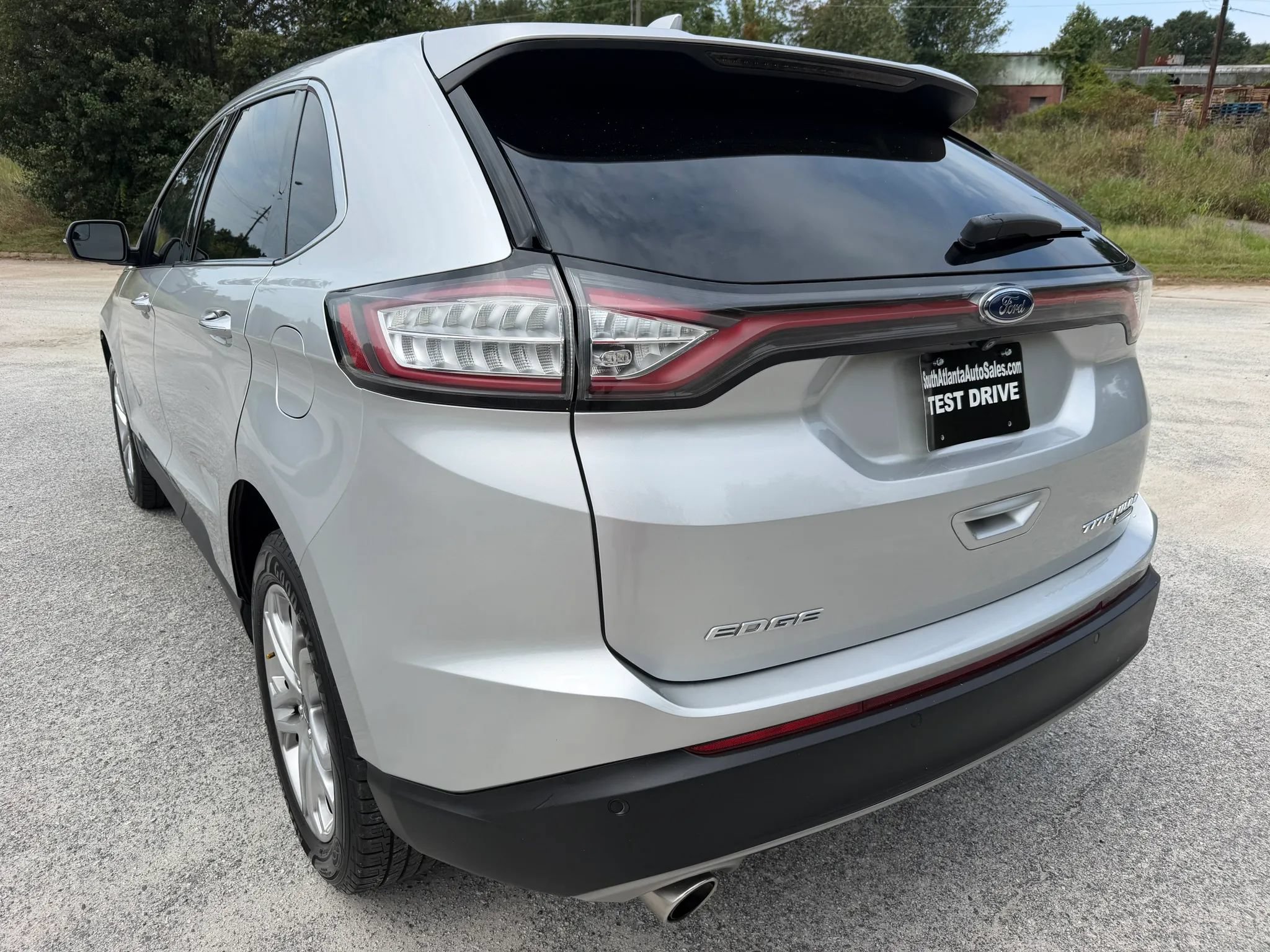 Used 2018 Ford Edge Titanium w/ Equipment Group 301A FWD image 3