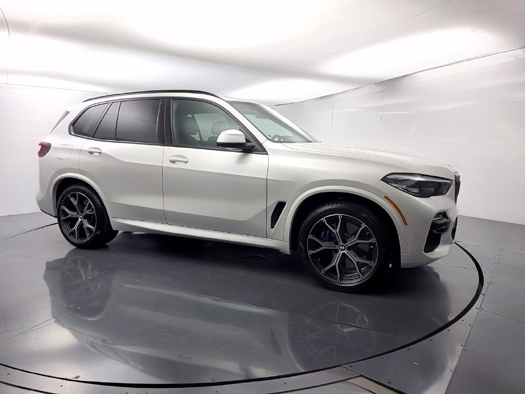 Used 2021 BMW X5 M50i w/ Premium Package AWD/4WD image 3