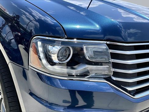 Used 2017 Lincoln Navigator Select RWD image 26